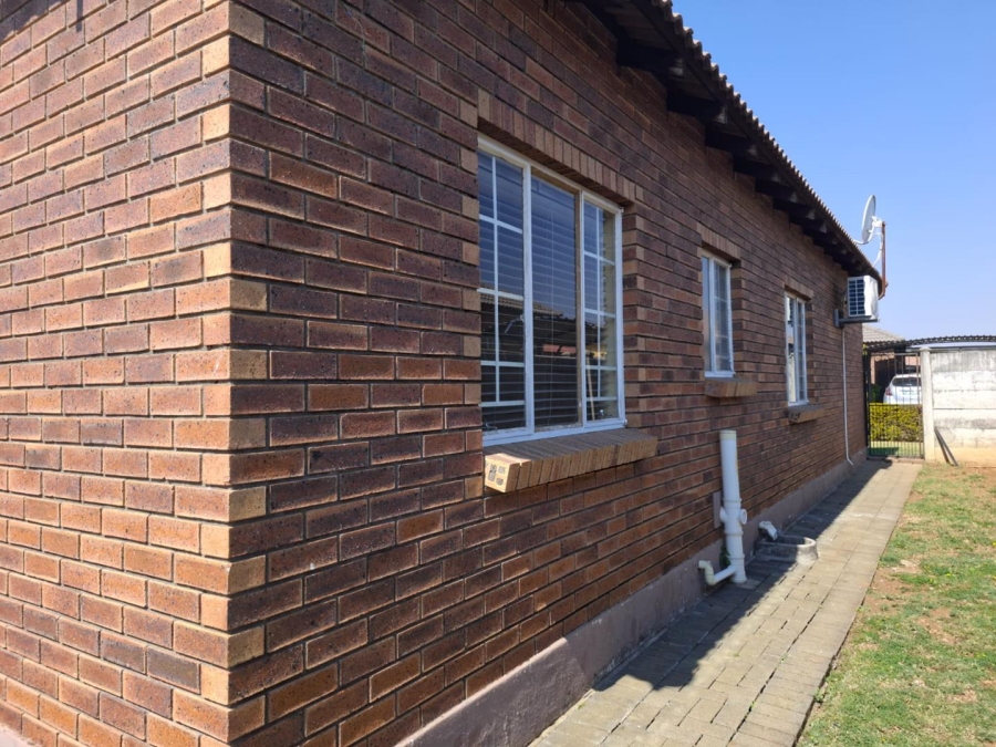 To Let 3 Bedroom Property for Rent in Waterval East North West
